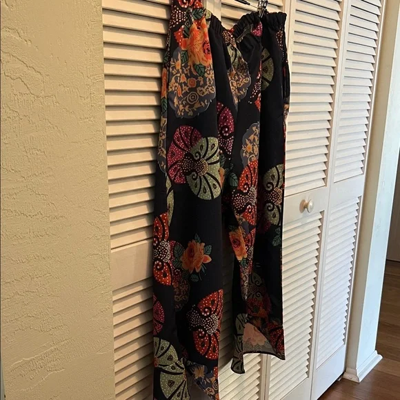 #1032+ Colorful Floral Patterned Pants - Picture 3 of 7